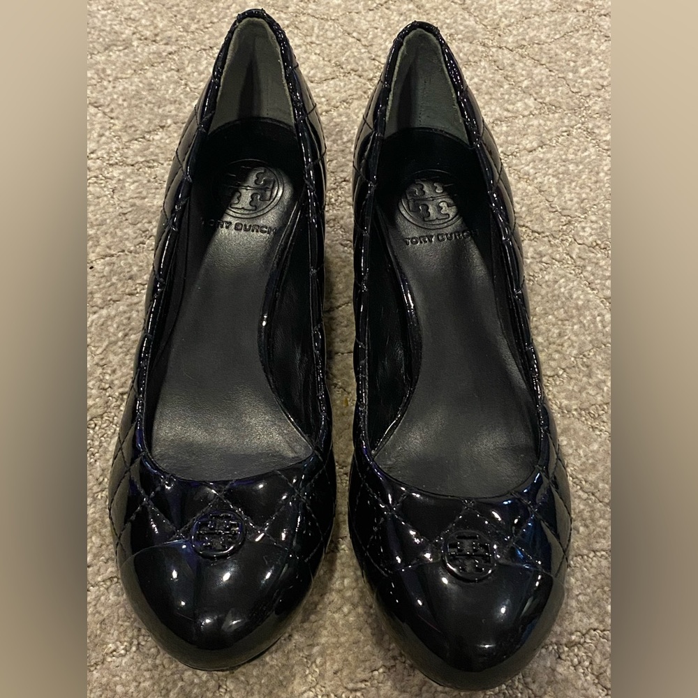 Tory burch kaitlyn quilted patent leather block heel size 7